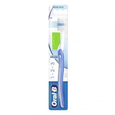 Oral-B Toothbrush 1-2-3 Indicator Medium 40, 1τμχ | Οδοντόβουρτσα Χειρός Μέτρια Εργονομικά Σχεδιασµένη Λαβή